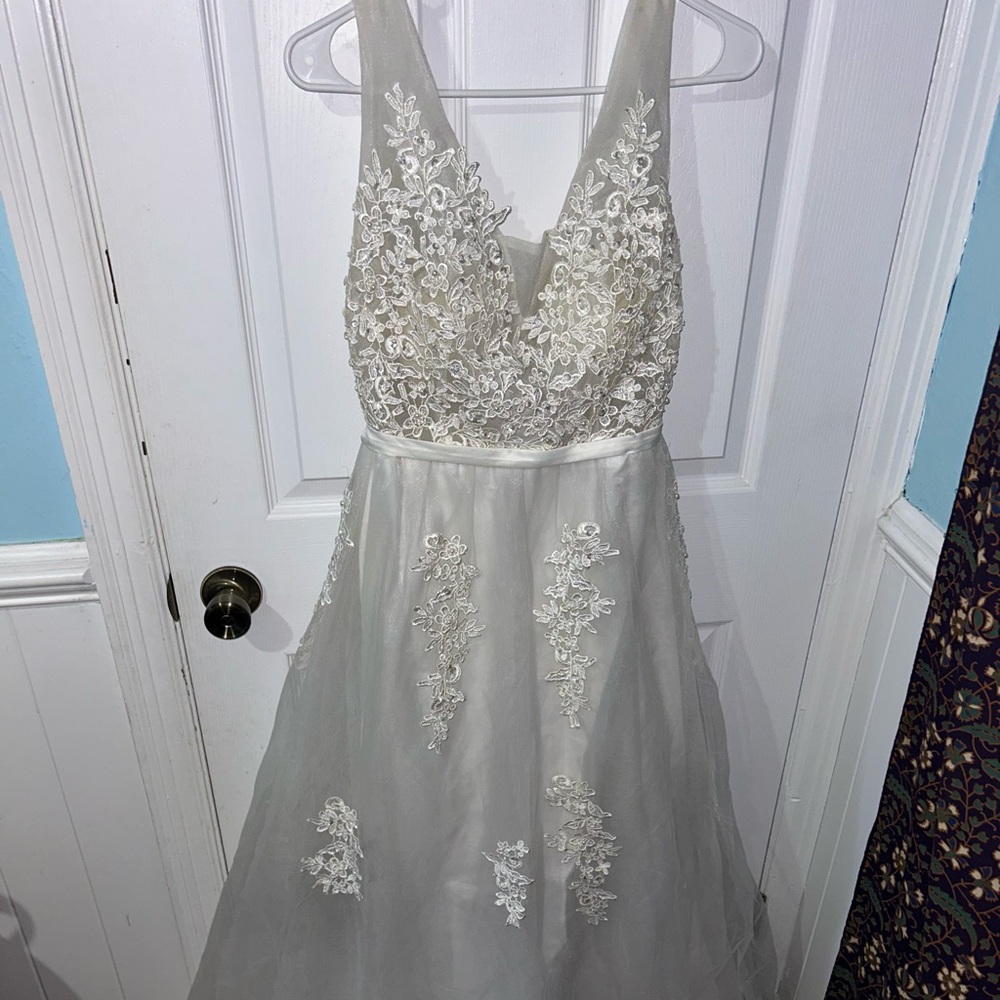 Elegant Lace Wedding Dress